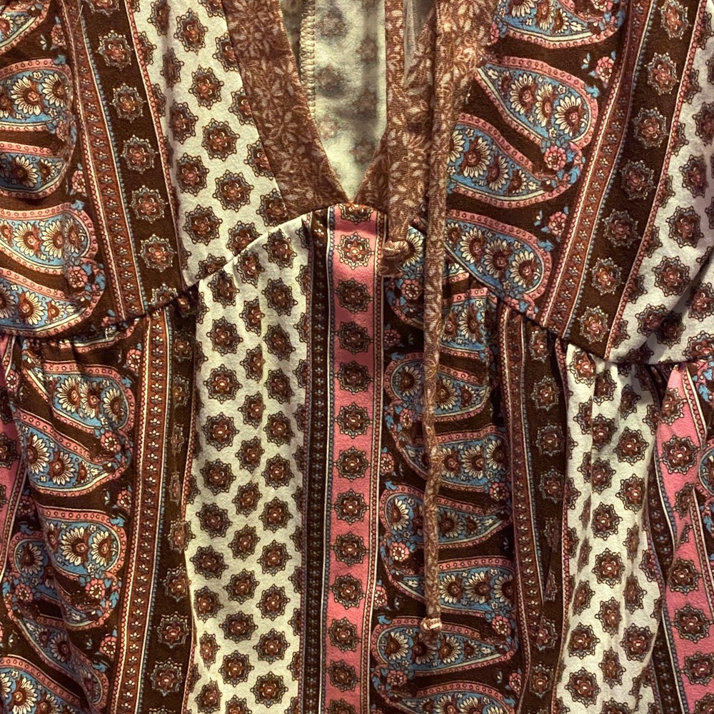 Multicolor Patterned V-Neck Blouse - Picture 3 of 9